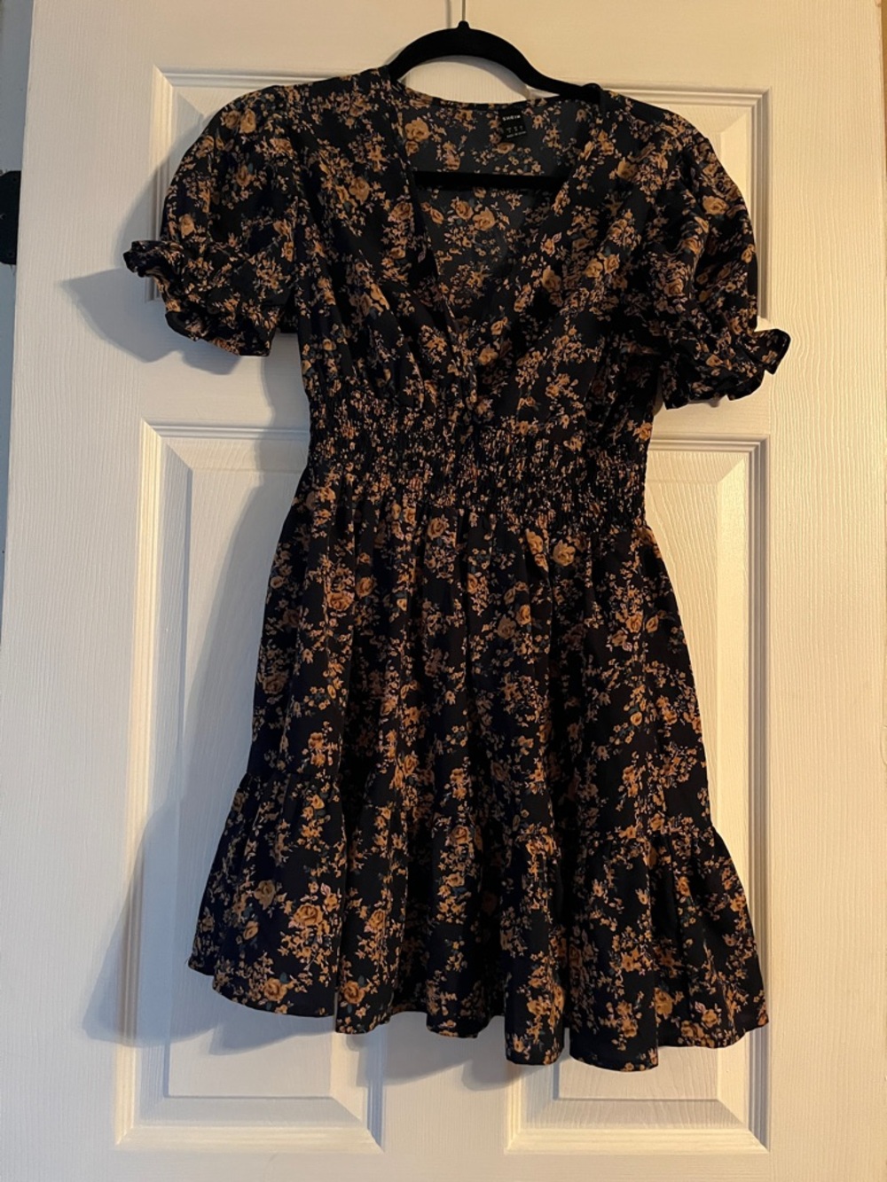 Floral V-Neck Short Sleeve Mini Dress in Blue and Tan